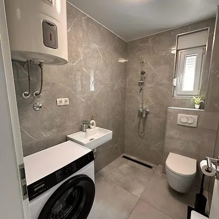 Mama Lu Kaštel Stari